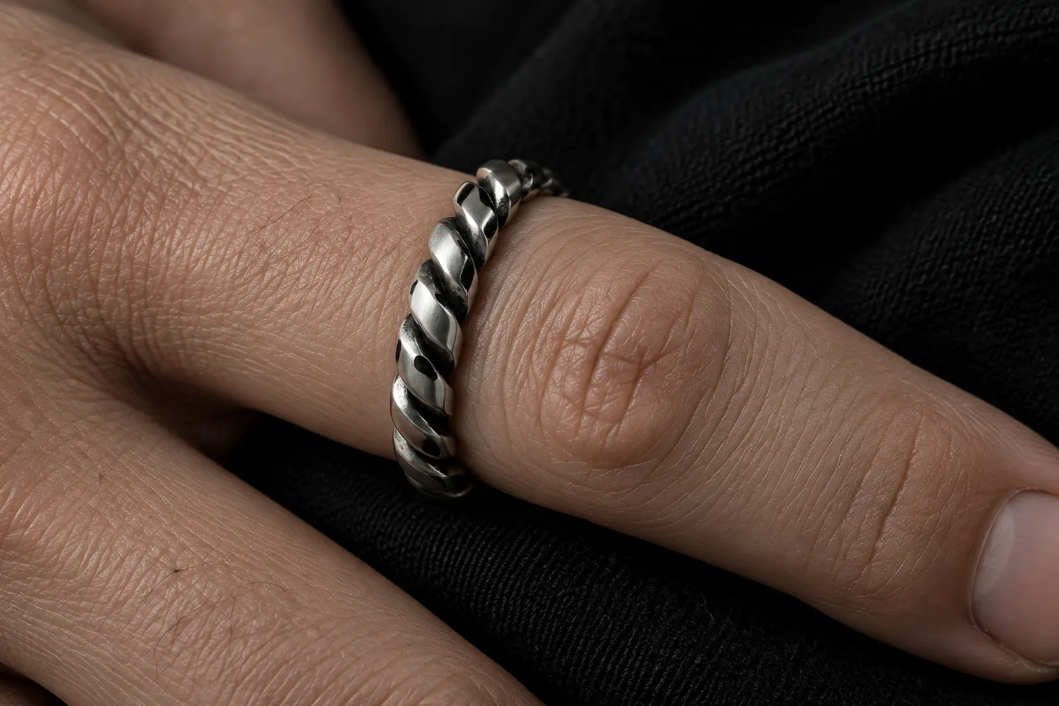 Plain　Twist Ring - 着用イメージ