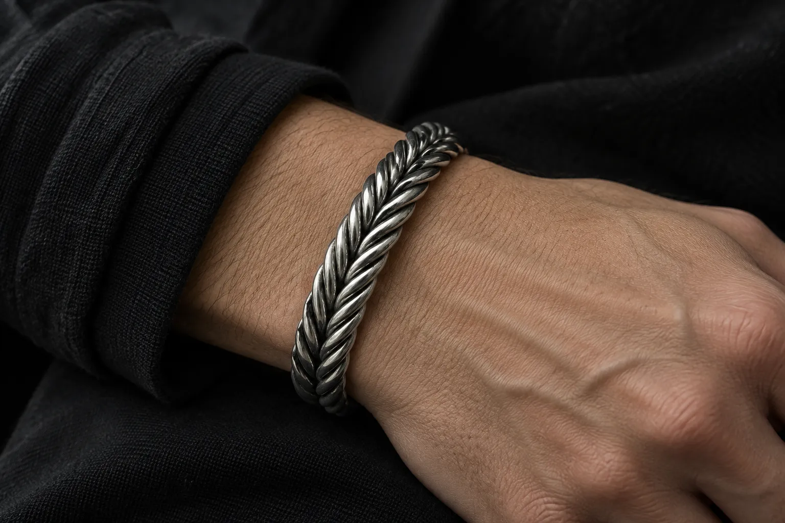 8x1 Twist Bangle - 着用イメージ