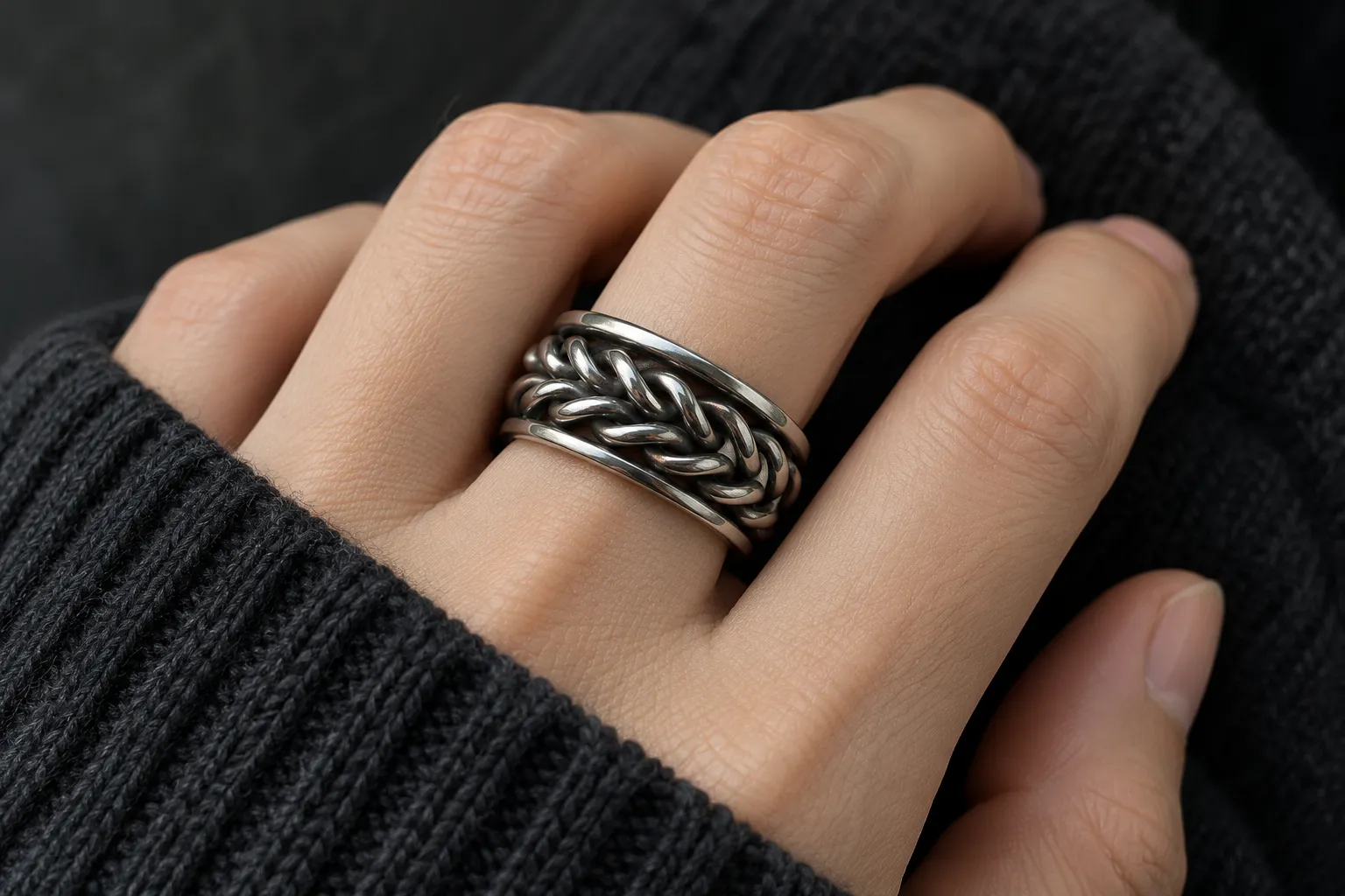 Double Twist Ring - 使用イメージ